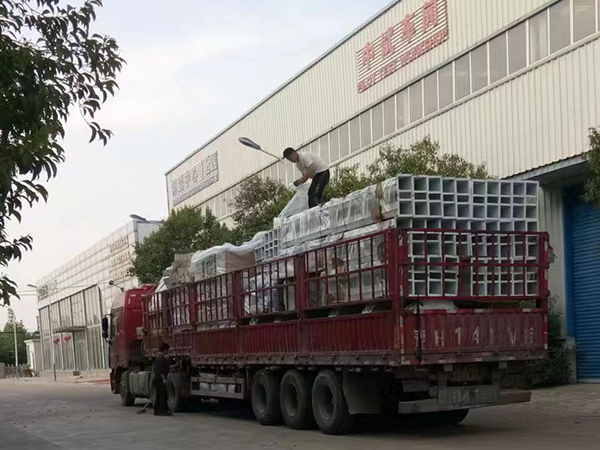 日產(chǎn)300噸<a href=http://www.fpadna.com/product/ target=_blank class=infotextkey>玉米深加工設(shè)備</a>發(fā)貨現(xiàn)場(chǎng)